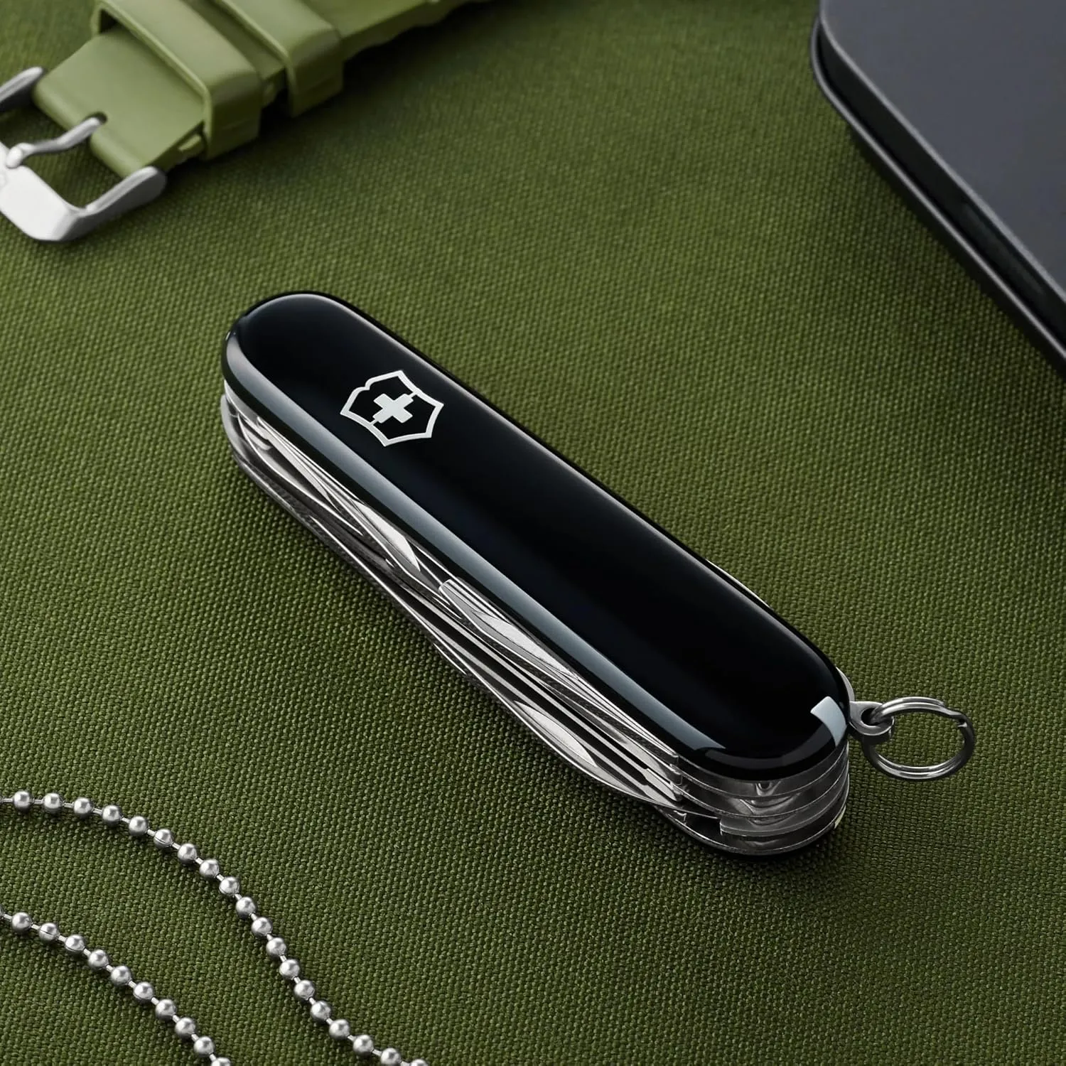Victorinox Huntsman Swiss Army Knife, 15 Functions, Swiss Made Pocket Knife with Large Blade, Screwdriver, Scissors and Wood Saw - Black
