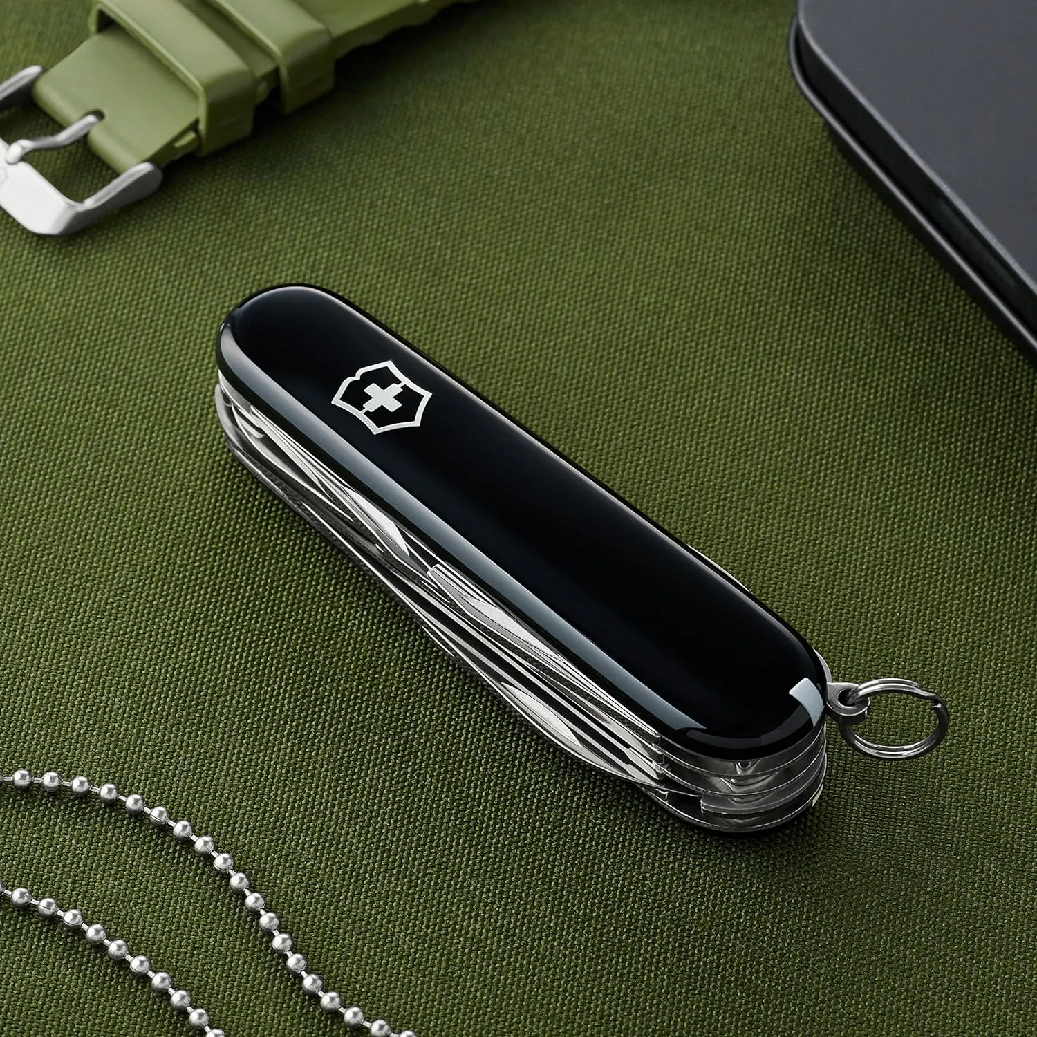 Victorinox Huntsman Swiss Army Knife, 15 Functions, Swiss Made Pocket Knife with Large Blade, Screwdriver, Scissors and Wood Saw - Black