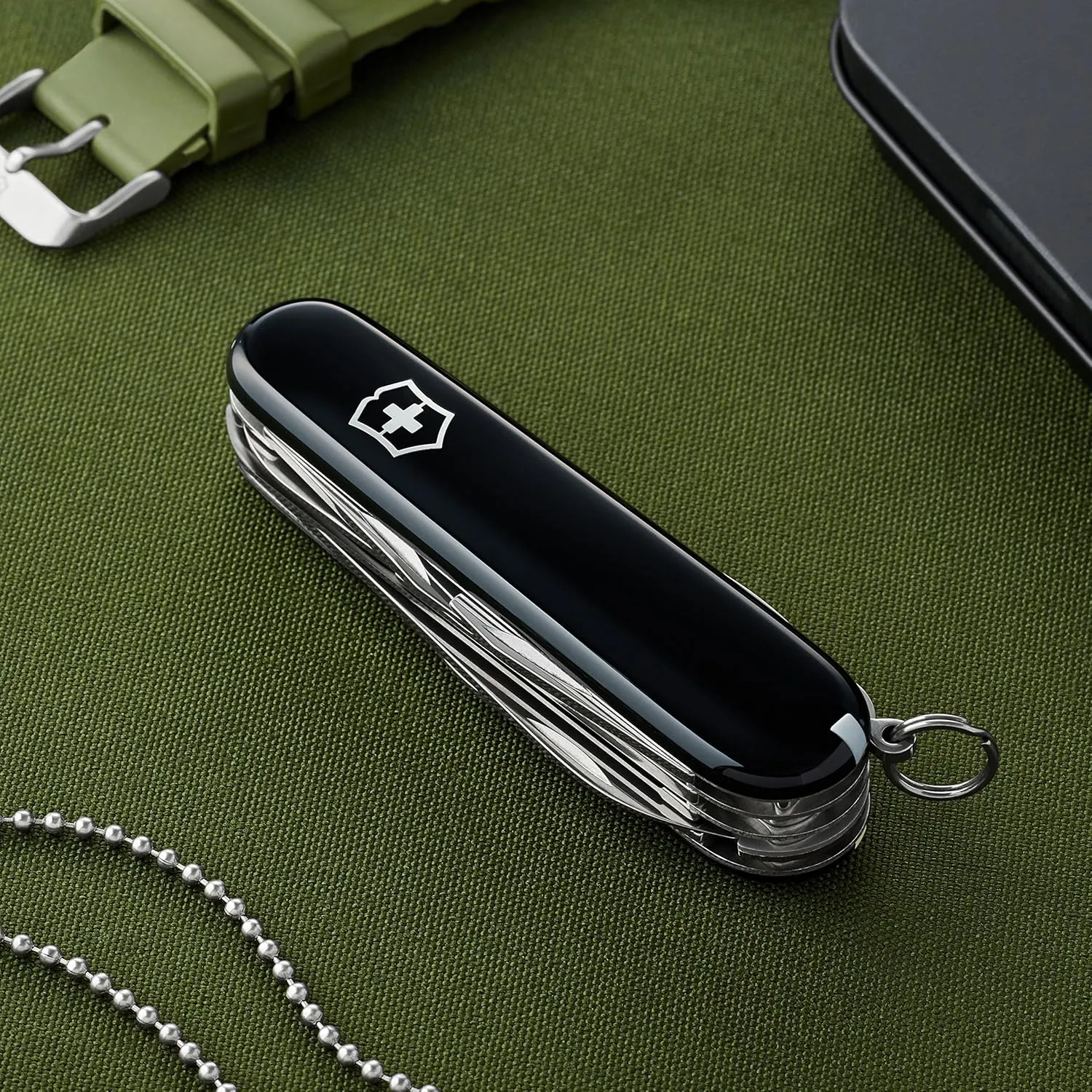 Victorinox Huntsman Swiss Army Knife, 15 Functions, Swiss Made Pocket Knife with Large Blade, Screwdriver, Scissors and Wood Saw - Black